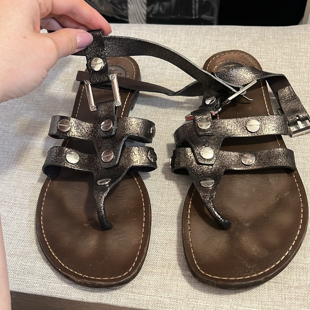 Tory Burch Briza Metallic Silver Gray Leather Gladiator Sandals - Picture 3 of 6